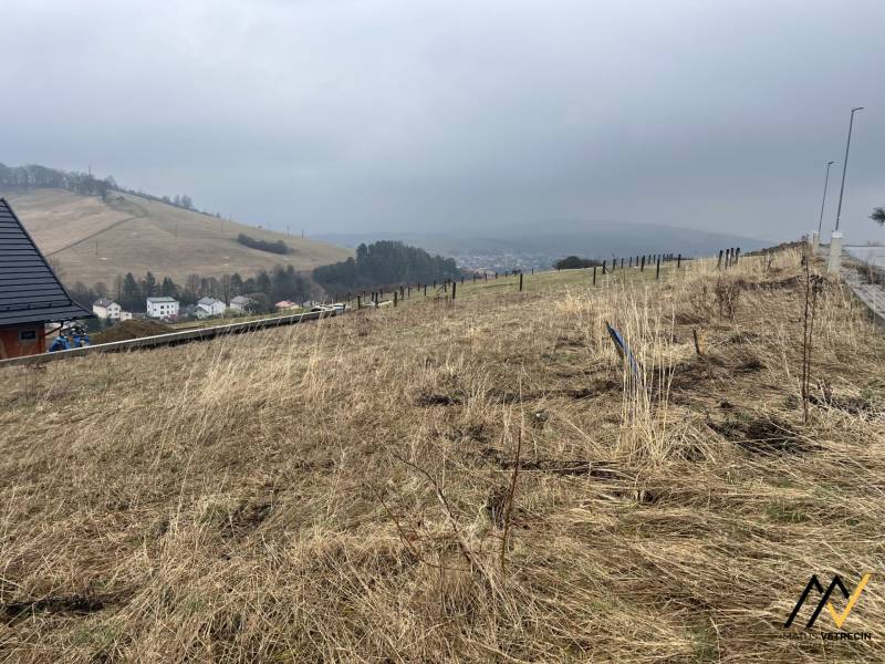 Telkek - lakóövezet Ólublón enyhén lejtős terepen.