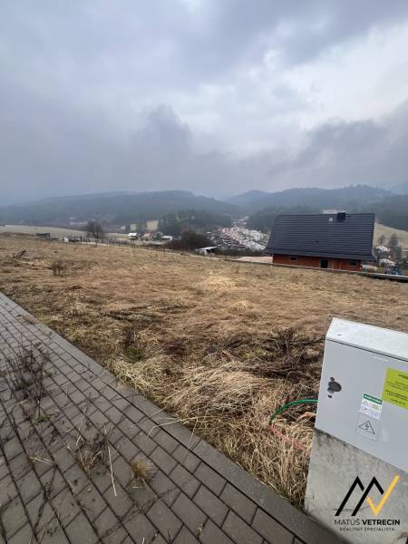 Telkek - lakóhelyek Ólublón, kilátással a környező falvakra és hegyekre.