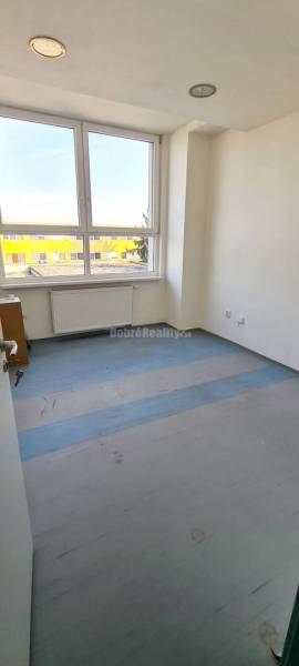 Ospravedlňujem sa, ale potreboval by som vedieť, čo konkrétne chcete preložiť do maďarčiny. Mohli by ste mi poskytnúť text, ktorý potrebujete preložiť?