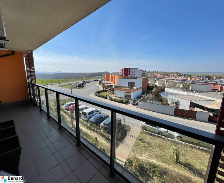 Kilátás az erkélyről a Borievková utcára, Kassa - Felsővályi városrész.