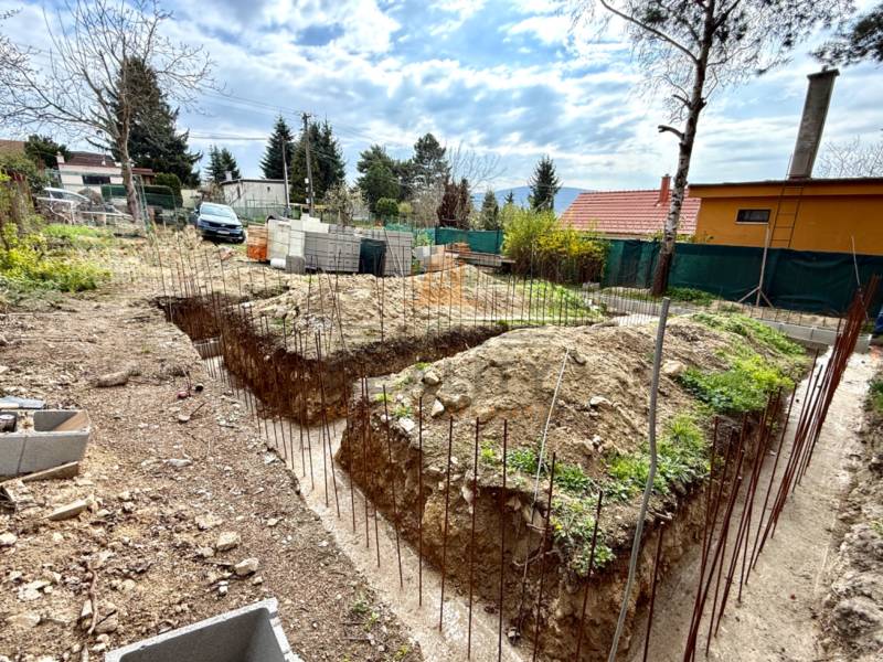 Építési telek építésre Pozsonyban - Záhorská Bystrica, Podkerepušky, alapozás előkészítésével.