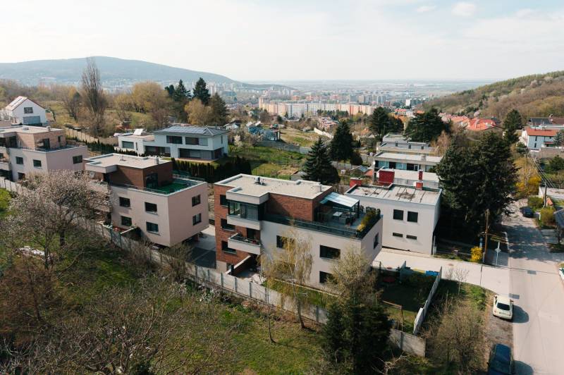 Családi házak Pozsony zöldövezetében - Lamač, Cesta na Klanec utca.