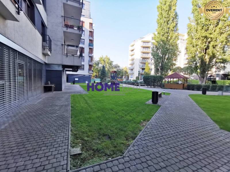 Drieňová utcai belső udvaros lakókomplexum Pozsony-Ružinovban.