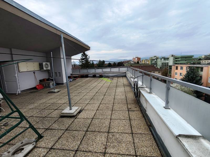 Kilátás a teraszról egy 4 szobás lakásban az I. lakótelepen, Vranov nad Topľou.