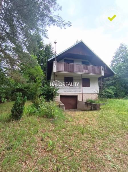 Erdővel körülvett ház Borský Svätý Jurban, ideális pihenésre és kikapcsolódásra.