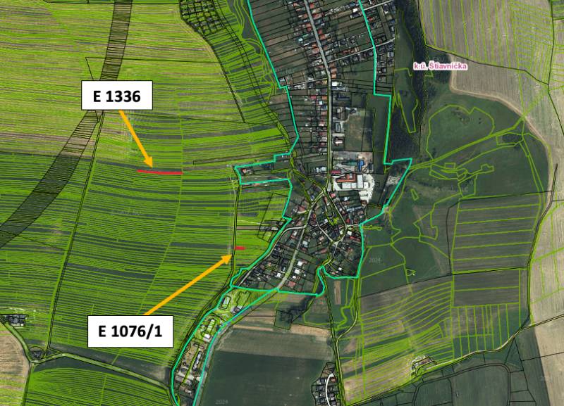 Légifelvétel a Ludrová mezőgazdasági és erdőterületeiről, kijelölt parcellákkal.