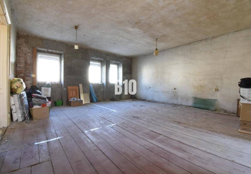 Samozrejme, prosím, poskytnite text, ktorý chcete preložiť do maďarčiny.