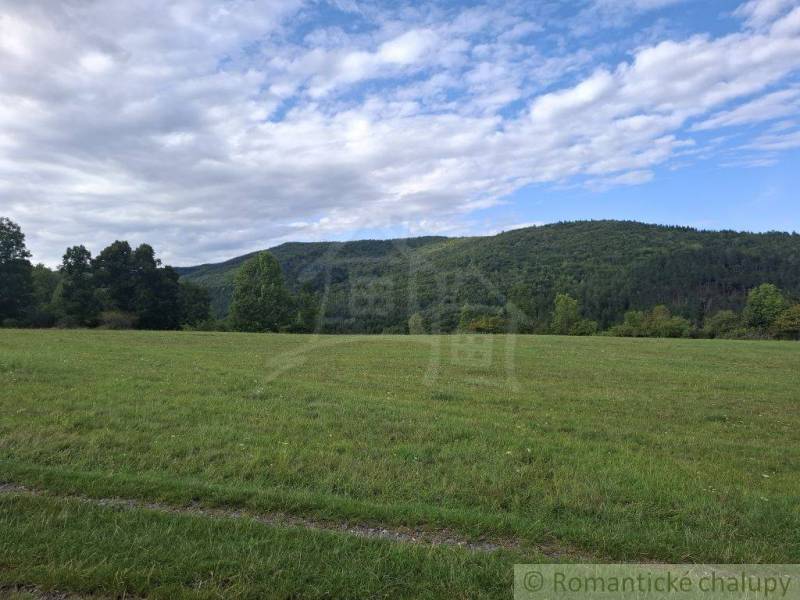 Tágas rétek Felsőtisovníkban, lakóterületre alkalmas telkek, zölddel és erdőkkel körülvéve.