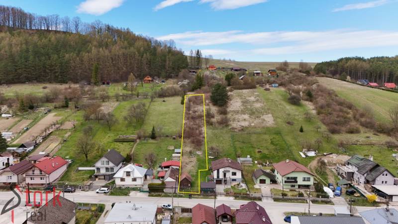 Építési telek Lietava községben, a Majer utca mellett, természettel és szomszédos házakkal körülvéve.