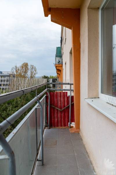 Erkély egy 3 szobás lakásban a Medzilaborecká utcában, Pozsony - Ružinov.