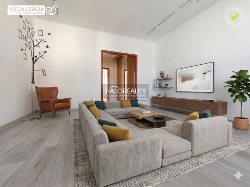 Hangulatos nappali fa mintázatú padlóval egy háromszobás lakásban.