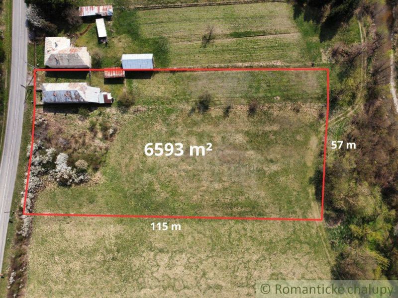 Légi felvétel a 6593 m²-es telekről Zubnében.
