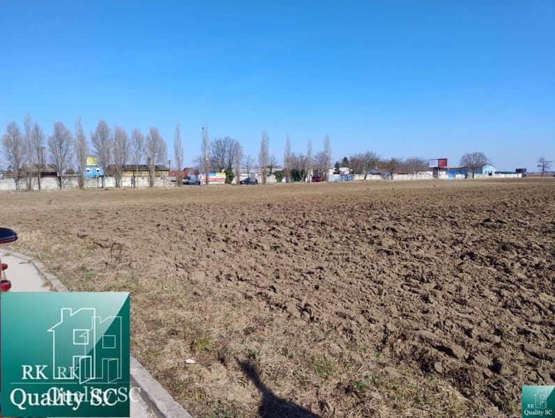 Telkek - lakóövezet a Szenci Északi Napfény tavak közelében, építésre készen.
