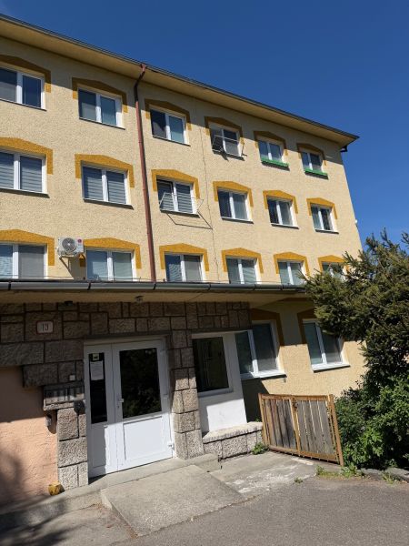 Lakóegység a Handlová Lipová utcájában, ideális egyszobás lakásnak.