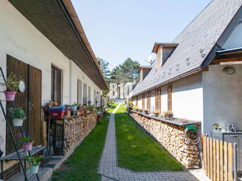 Udvar a Pozemky - lakóhely számára kijelölt Jadranská utcában, Pozsony IV.