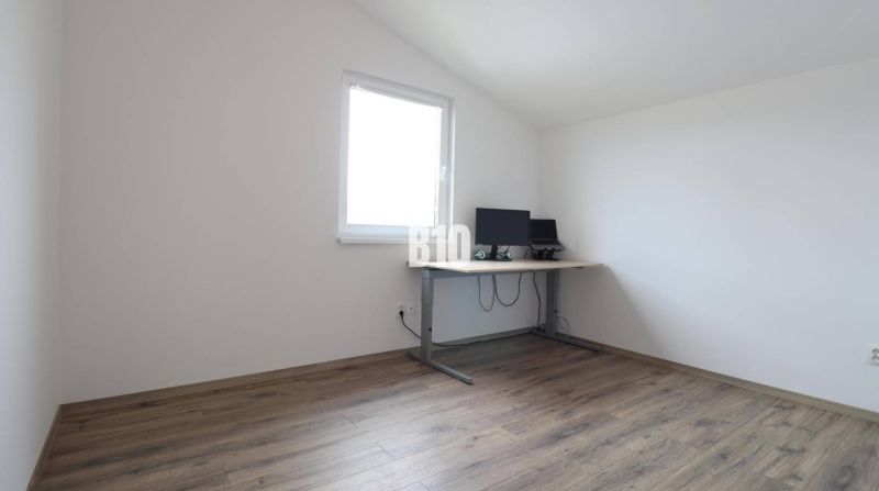 Sajnálom, ale potrebujem vedieť, čo konkrétne chcete preložiť do maďarčiny. Mohli by ste mi poskytnúť text, ktorý chcete preložiť?