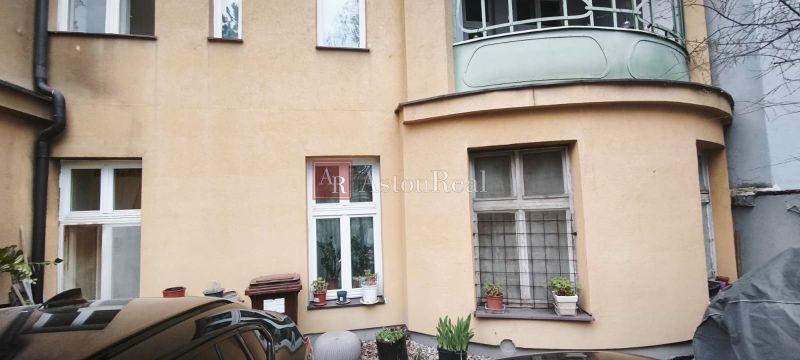 A Leškova utcai kétszobás lakás történelmi épületének homlokzata, Pozsony - Történelmi belváros.