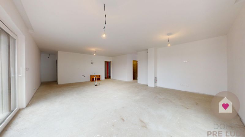Predaj 4izbovej modernej novostaby RD s tep. čerpadlom garážou a veľkým pozemkom v Dunajskej Strede