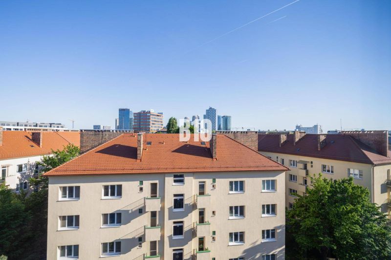 Kilátás az épületekre Pozsony-Óvárosban a Záhradnícka utcáról.