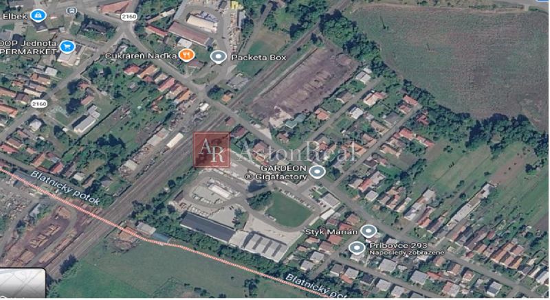 Légi felvétel Martin városrész területéről és családi házairól, az infrastruktúrára összpontosítva.