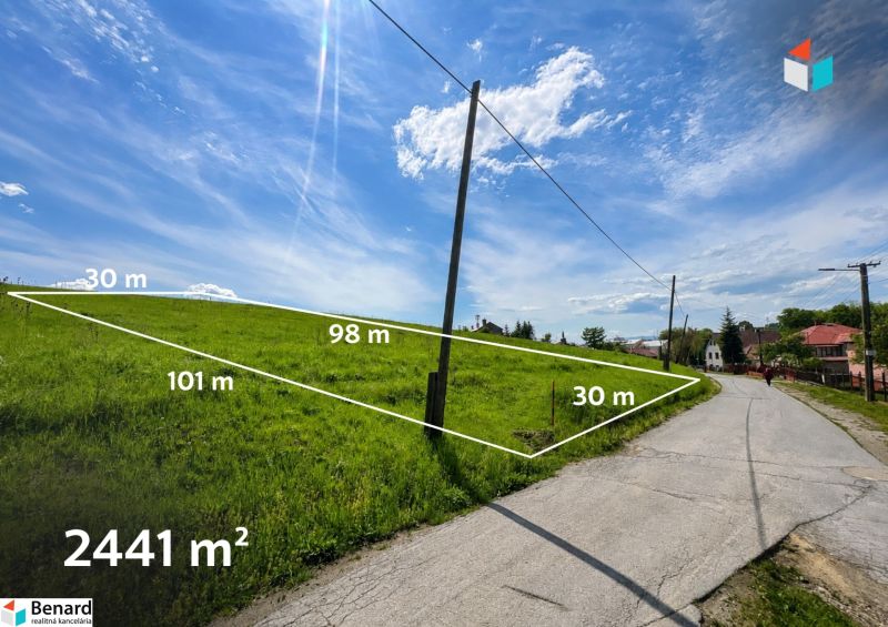 Telkek - lakóövezet Finticán, 2441 m² területtel, az út mellett, kék ég alatt.