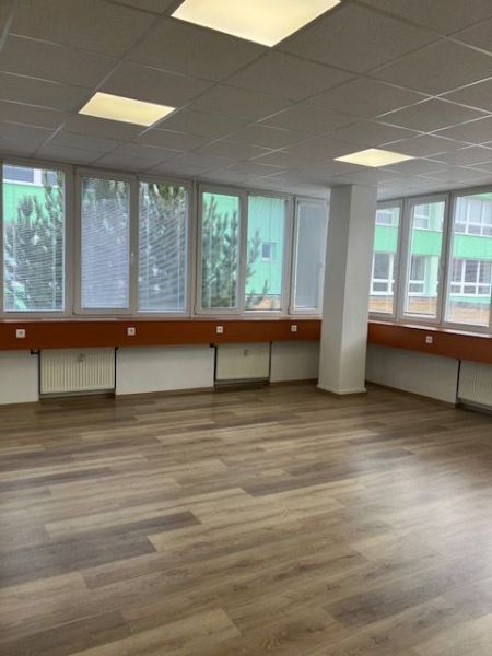 Ospravedlňujem sa, ale potreboval by som vedieť, čo presne chcete preložiť do maďarčiny. Mohli by ste mi poskytnúť text, ktorý potrebujete preložiť?