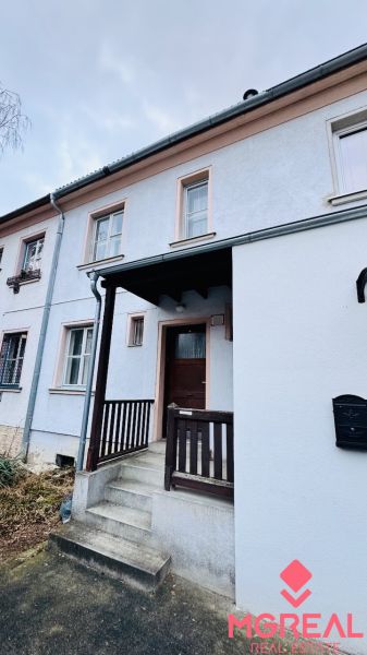 Belépés a háromszobás lakásba a Rudolfa Jašíka utcában, Partizánske.