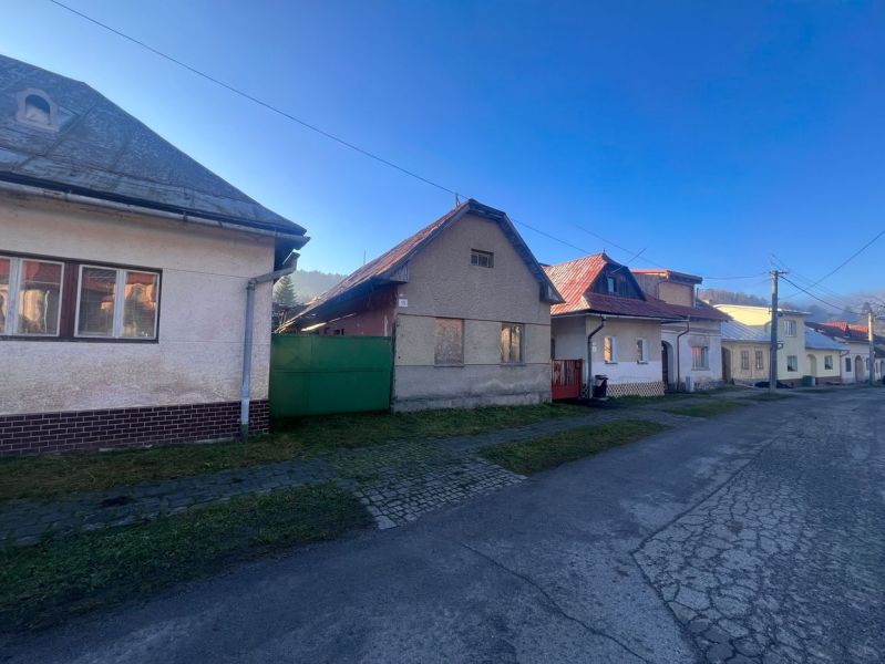 Hrnčiarska utca családi házak, Ľubietová, Besztercebányai járás, Besztercebányai kerület, Szlovákia.