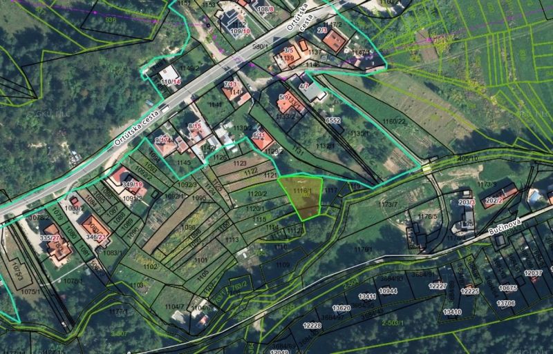 Kataszteri térkép a Záhrady, Malachov területén kijelölt parcellákkal és utakkal.