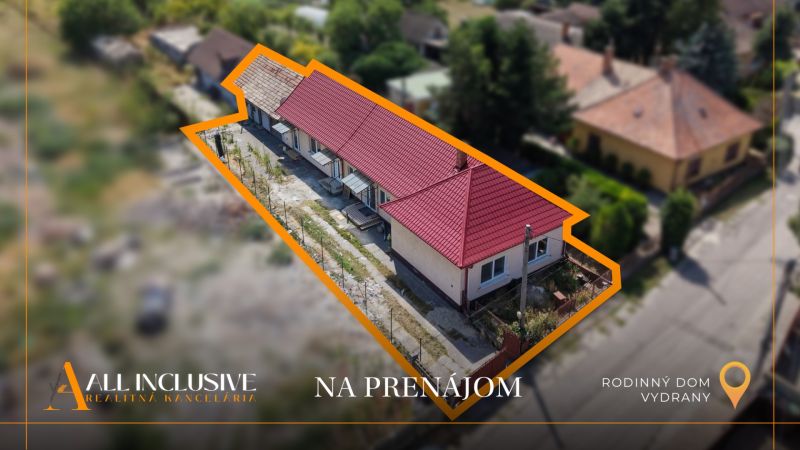 Vörös tetős családi ház Vydranyban kiadó.