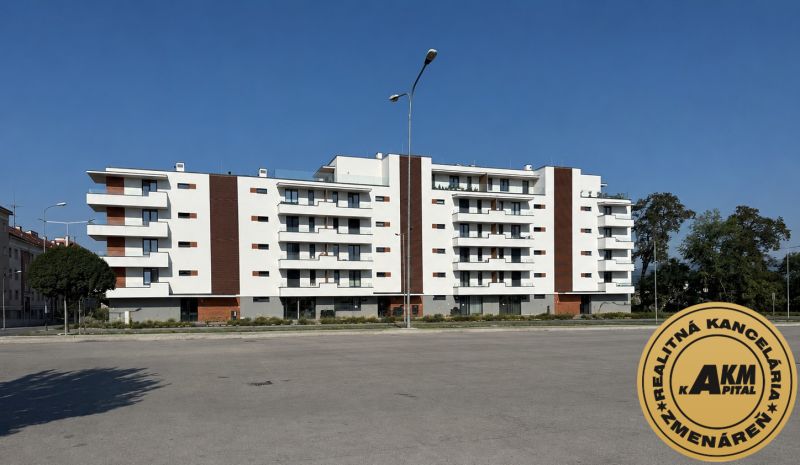 A Kubániho utcai lakóház Zólyomban új 3 szobás lakásokat kínál.