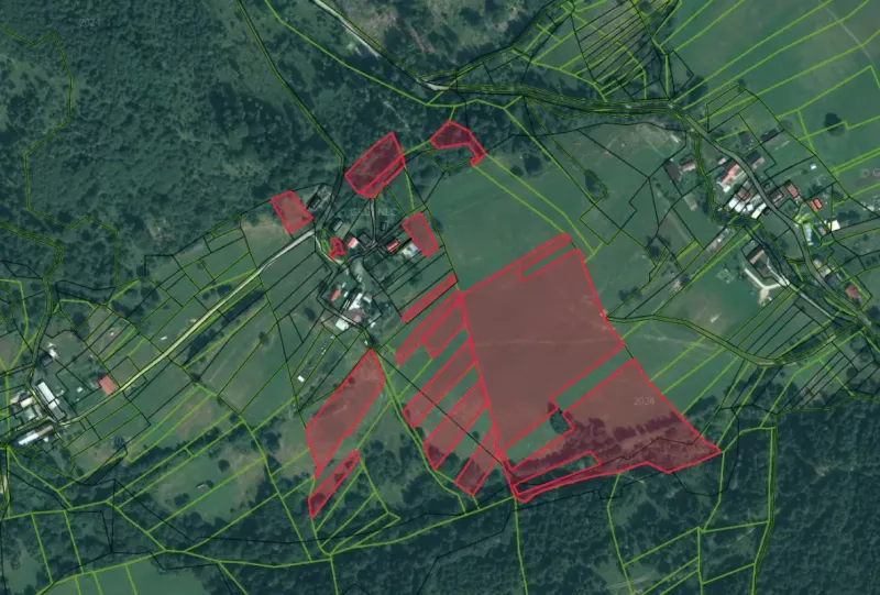 Mezőgazdasági és erdészeti területek ortofotó térképe Újbeszterce környékén.