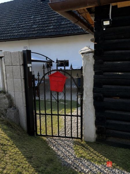Családi ház Agátová utcában, Gelnicében, udvarral és kilátással a zöldre.