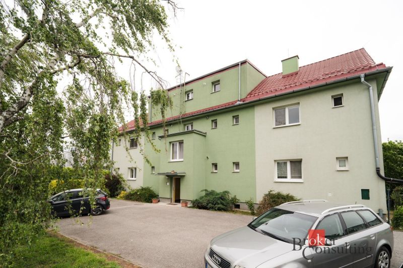 A Štúrova utcai lakóház külső része Nyitrán, amely 3 szobás lakásokat kínál.