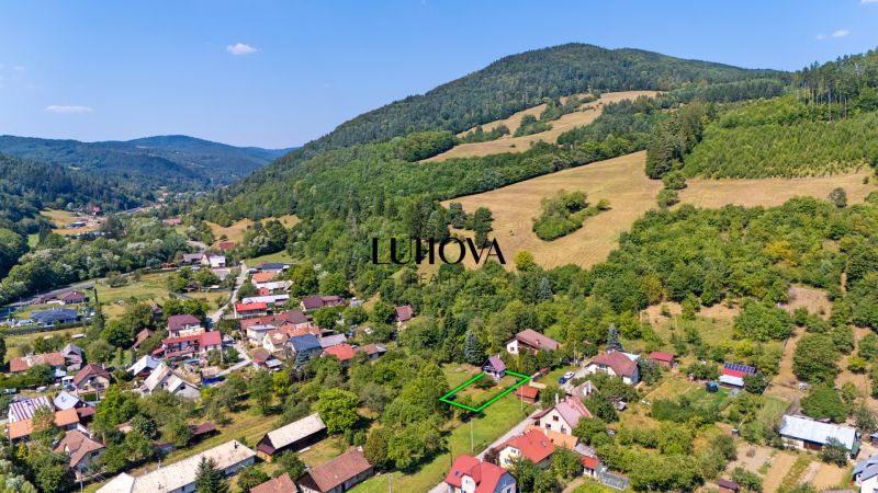 Légi felvétel Lazy pod Makytou-ról, Dubkováról, festői természettel és dombokkal körülvéve.