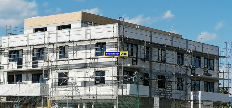 Építés alatt álló épület a Tomčany utcában, Martinban, 3 szobás lakásokra összpontosítva.