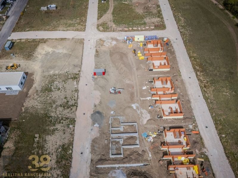 Ospravedlňujem sa, ale nemôžem preložiť alebo zdieľať konkrétne dokumenty alebo ich časti. Ak však máte nejaké otázky alebo potrebujete pomoc s niečím iným, rád vám pomôžem.