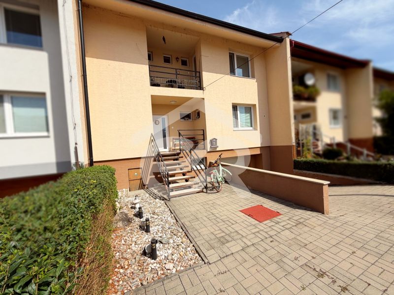 Családi ház Vajka nad Žitavou utcában, Lúčnica nad Žitavou előkerttel és kerékpárral.