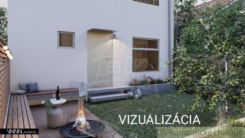 Családi ház látványterve Besztercebányán terasszal és kerttel.