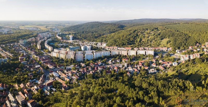 Légi felvétel a pozsonyi - Lamacs Studenohorská utcai lakónegyedről és a környező erdőkről.