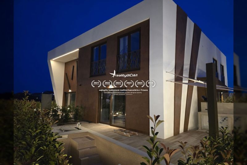 Villa Nin utcában, fa dekorációjú padlóval és modern dizájnnal.