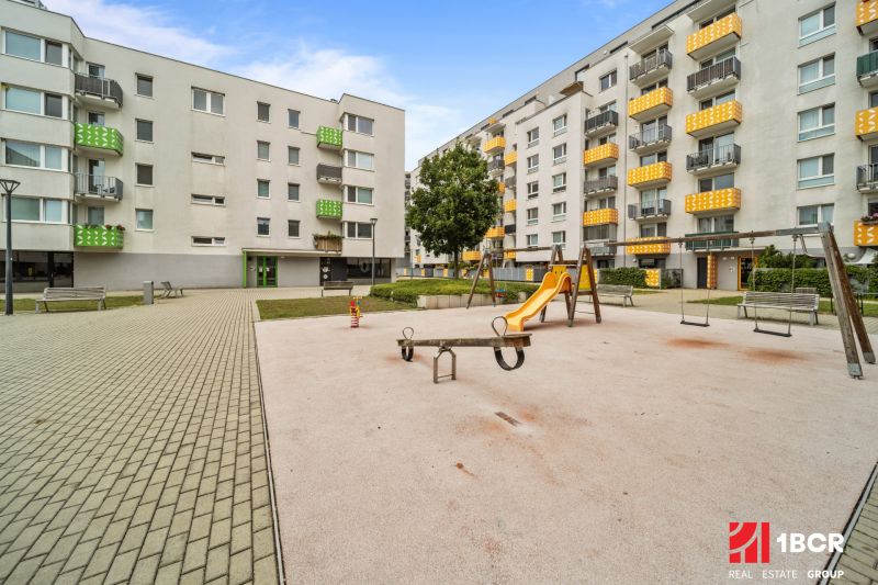 Játszótér a Pri Hrubej lúke utcai lakások környékén, Pozsony - Dúbravka.