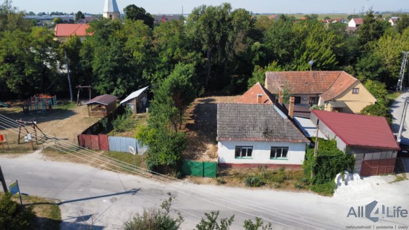 Családi ház a Szent Flórián téren Krakkóban udvarral és játszótérrel.