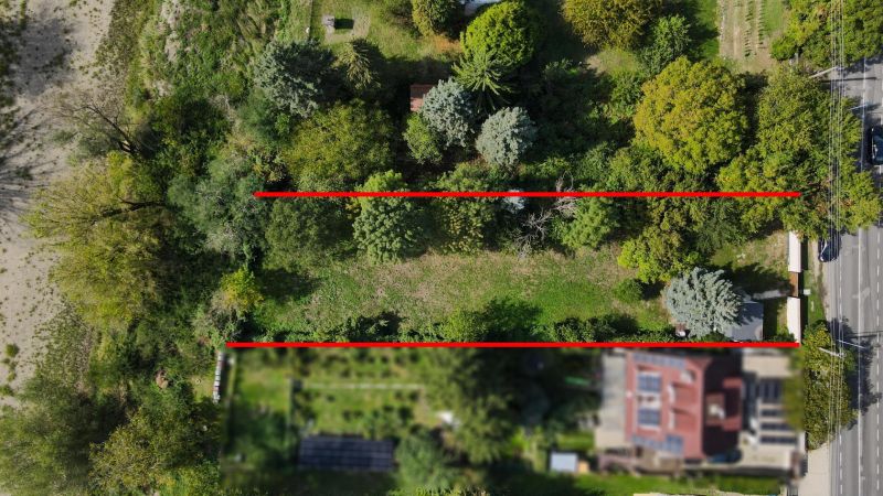 Légi felvétel a zöldövezetről Pozsonyban - Dévényben, a Dévényi úton, üdülőtelkek.