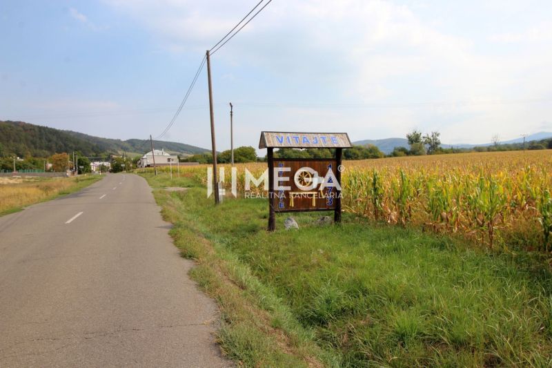 Út a Ptičom mentén a kukoricaföld mellett a Ptičie utcában, Lakóterületek.