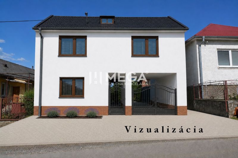 Családi ház Hažín nad Cirochou-ban, a Hažín nad Cirochou utcában, kapuval az udvaron.