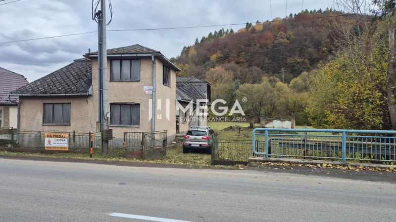 Ház eladó a Csehszlovák Hadsereg utcában Stakčínban, természet által körülvéve. Telkek - lakóövezet.