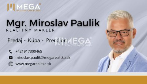Ingatlanügynök névjegykártyája elérhetőséggel és a Mega Ingatlaniroda logójával.