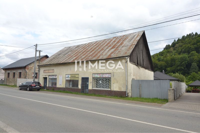 Kereskedelmi helyiségek a Stakčíni Mieru utcában, jól látható közlekedési megközelíthetőséggel.