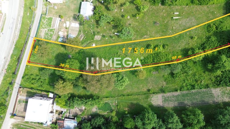 Lakótelek Turcovce-ban, zöld terület fákkal és 1756 m²-es megjelölt területtel.